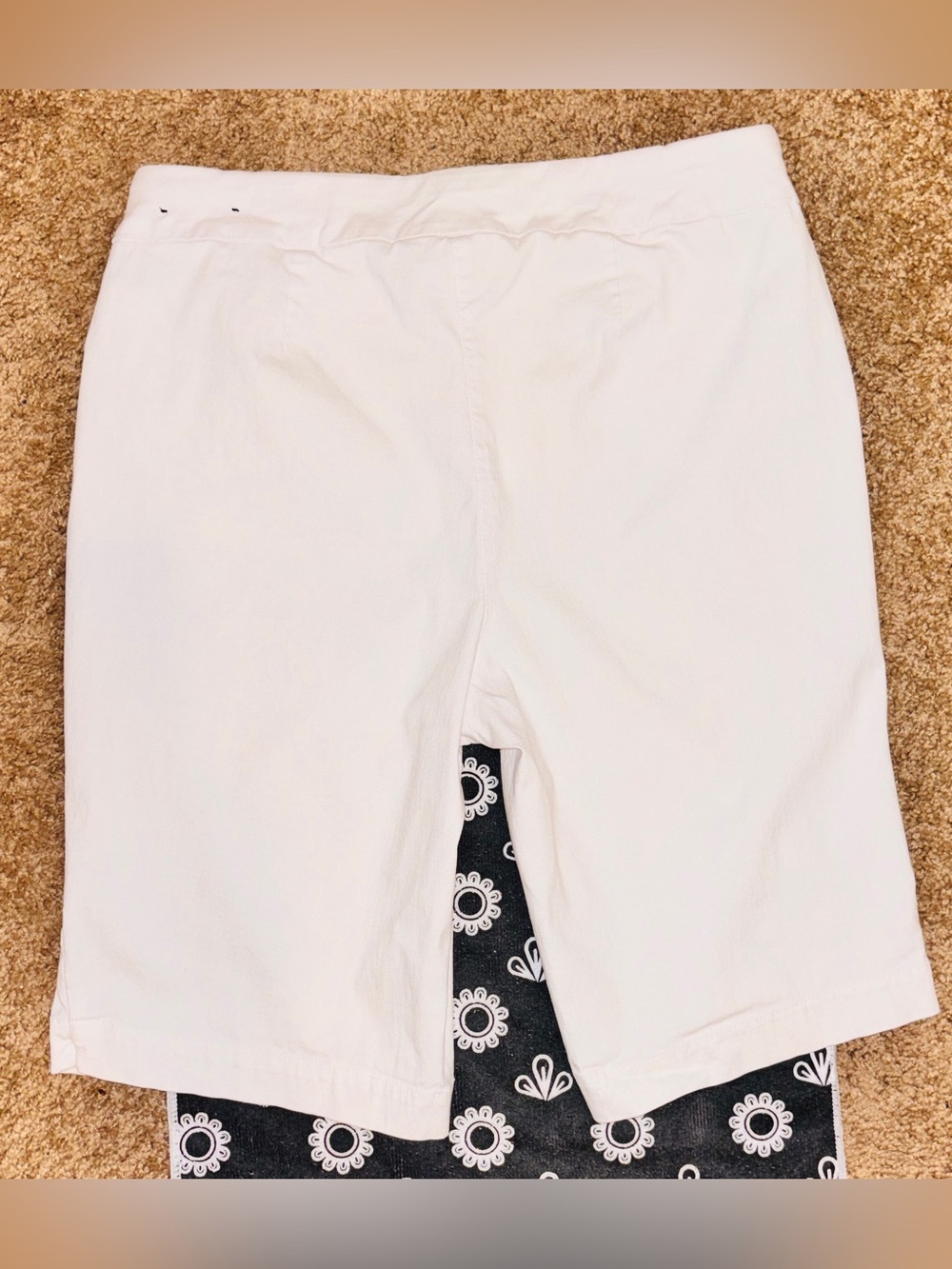 ✨ Kim Rogers White Stretch Shorts — Size 12 ✨ - Picture 4 of 7